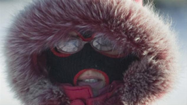 Cette dame a été photographiée près du canal Rideau, à Ottawa, dimanche