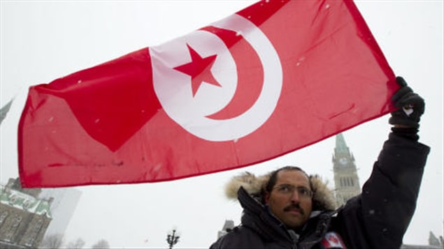 Un membre du collectif tunisien qui a bravé la tempête pour demander le gel des avoirs de la famille Ben Ali.
