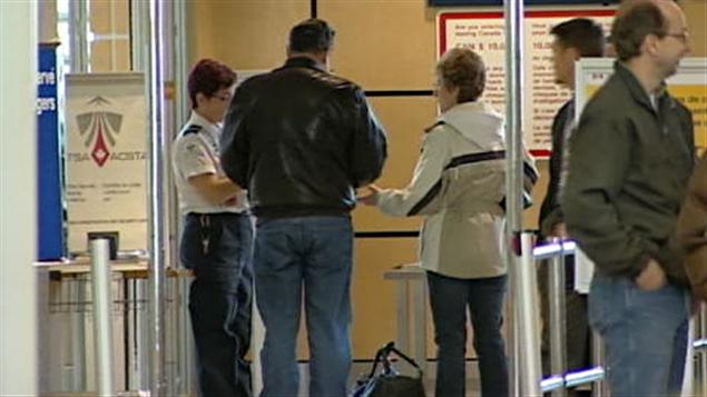 Contrôle de sécurité dans un aéroport canadien (Archives)