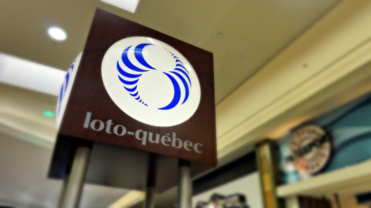 Une Femme De Victoriaville Met La Main Sur Le Gros Lot De 50 Millions De Dollars Radio Canada Ca