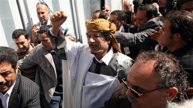 Mouammar Kadhafi, à son arrivée à la cérémonie où il s'est adressé à la population.