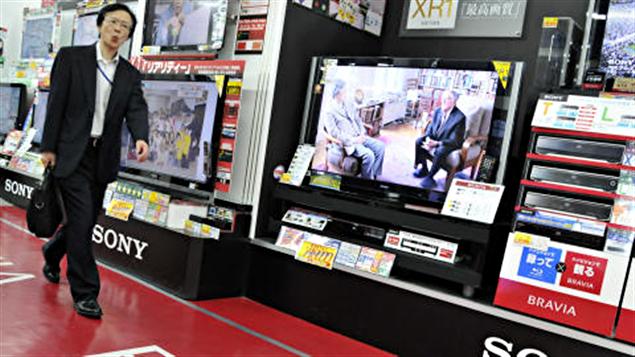 Des téléviseurs fabriqués par Sony en vente dans un magasin japonais.