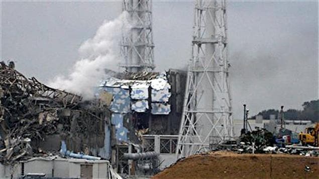 Une photo prise par Toyo Electric Power montrant les réacteurs 3 et 4 de la centrale Fukushima endommagés.