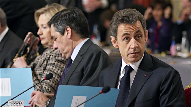 Hillary Clinton, secrétaire d'État des États-Unis, François Fillon, premier ministre français, Nicolas Sarkozy, président français (19 mars 2011)
