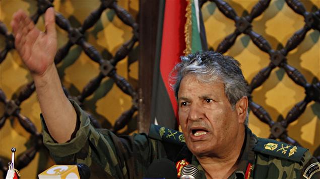 L’ancien ministre de l’Intérieur et chef des forces rebelles Abdelfatah Younés lors d’un point du presse à Benghazi