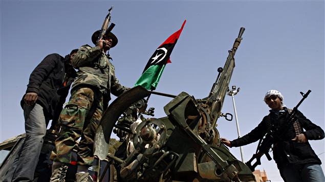 Des rebelles libyens au poste-frontière de Wazin, vendredi dernier.