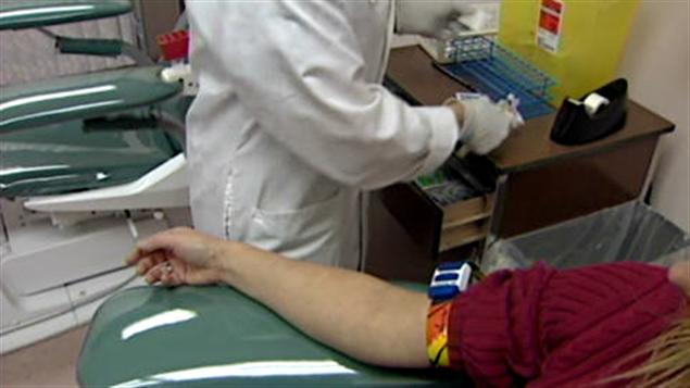 Une infirmière et sa patiente