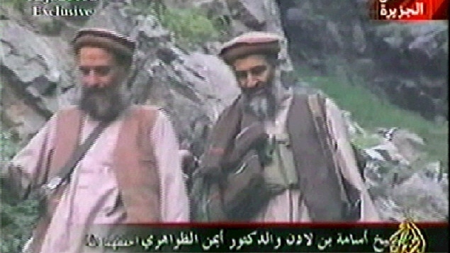 Ayman Al-Zawahiri et Oussama Ben Laden, dansune vidéo diffusée par Al-Jazira en 2003.
