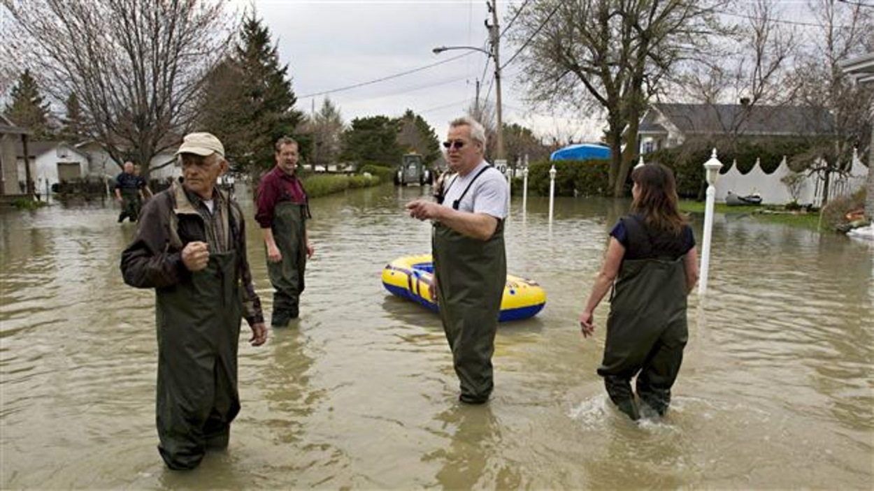 La rivière Richelieu baisse un peu, les secouristes gardent le rythme