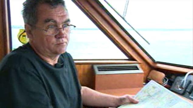 Conrad Harvey est coincé avec son embarcation à Rouses Point, aux États-Unis.