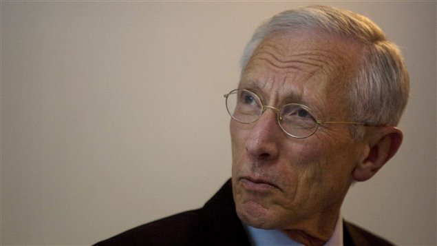 Le gouverneur de la Banque d'Israël, Stanley Fischer lors d'une conférence de presse à Jérusalem, en avril 2010