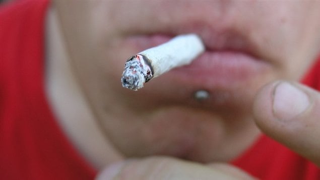 Vente de tabac aux mineurs  Calgary | Radio-Canada
