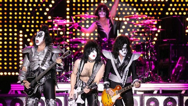 Le groupe Kiss lors d'un concert à Ottawa en 2009.