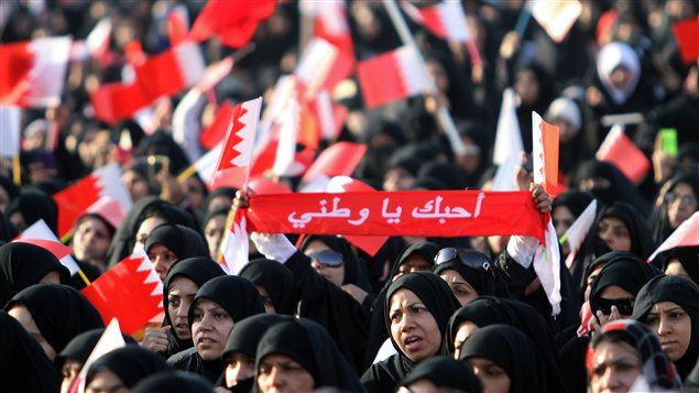 Des milliers de Bahreïnis ont manifesté pacifiquement dans les rues de Sintra, le 17 juin, à l'appel du parti chiite Wefaq. 