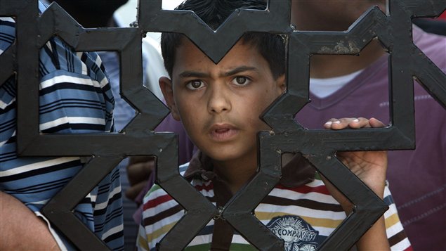 Un enfant de Gaza au poste frontalier de Rafah
