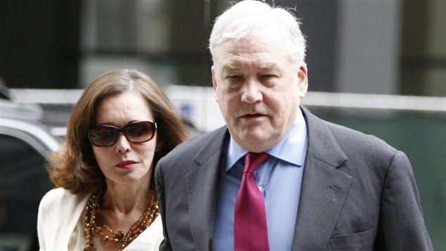 Conrad Black et son épouse, Barbara Amiel, arrivent au Dirksen Federal Building, à Chicago.