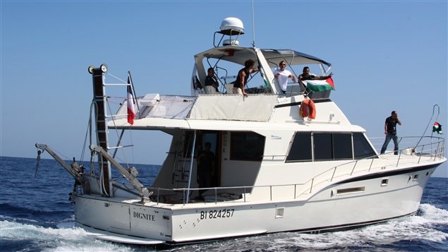 Le bateau français Dignité - Al-Karama, lors de son départ de l'île Rousse, en Corse, le 25 juin.