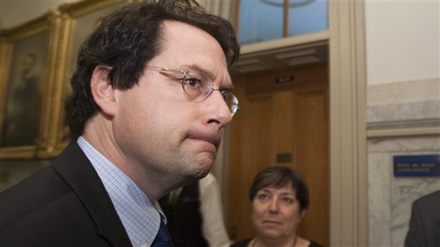 Le député péquiste Bernard Drainville, à sa sortie d'un caucus du Parti québécois, le 7 juin.