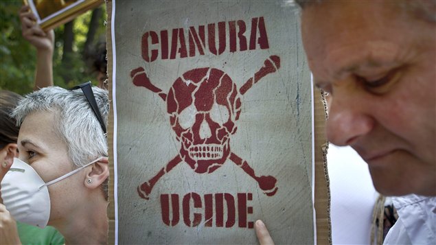 Des opposants au projet de mine de Rosia Montana en Roumanie