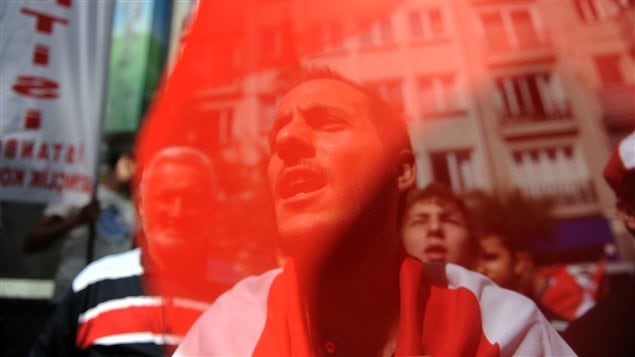 Manifestation contre le régime de Bachar Al-Assad à Istanbul, en Turquie, le 7 août 2011