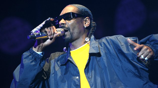 Le rappeur Snoop Dogg lors d'une performance à London, en Ontario, le 16 juillet 2011.