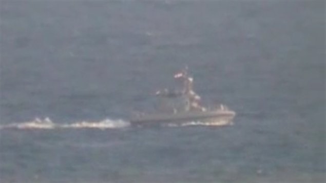 Photo prise d'une vidéo de La révolution syrienne 2011 montrant un navire de la marine syrienne qui aurait bombardé Lattaquié.