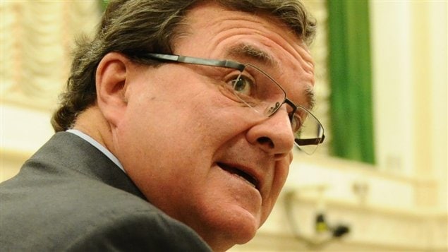 Le ministre des Finances Jim Flaherty à son arrivée à la Chambre des communes