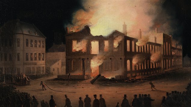 Le feu ravage le parlement.