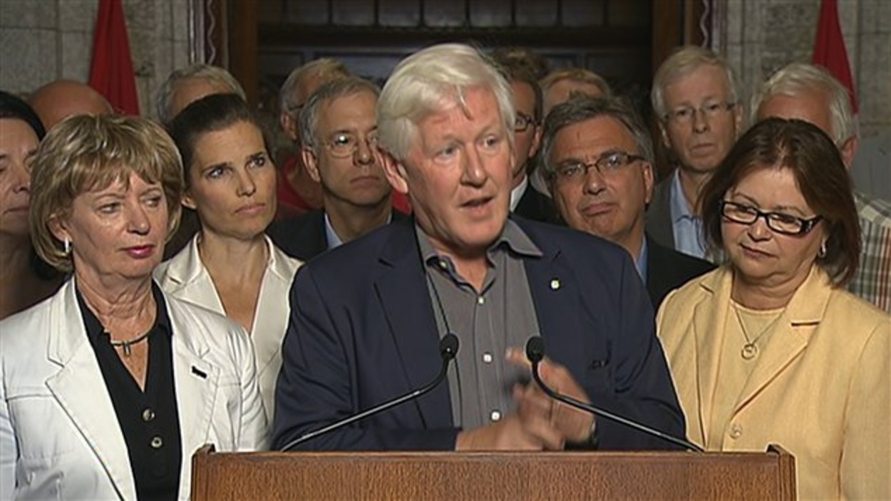 Bob Rae croit que le gouvernement Harper doit prioriser l'emploi ...