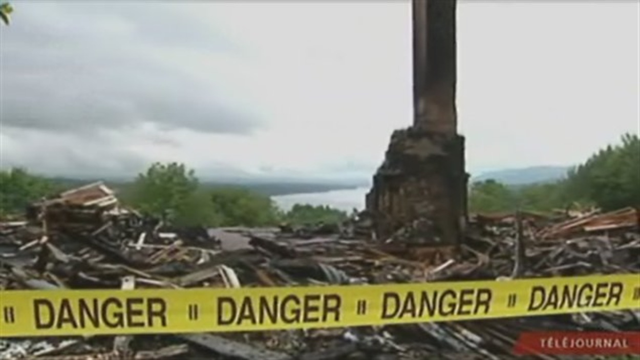 Une maison de North Hatley ravagée par les flammes RadioCanada