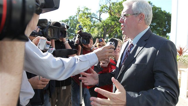 Le chef du NPD au Manitoba, Greg Selinger, promet d'inclure plus de français dans sa campagne électorale.