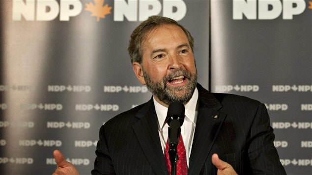Thomas Mulcair répond aux questions des médias à l'ouverture du caucus présessionel du NPD, le 13 septembre 2011.
