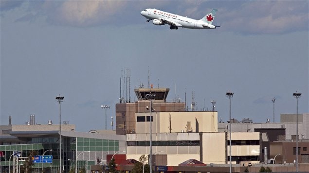 Un appareil d'Air Canada à l'aéroport d'Halifax