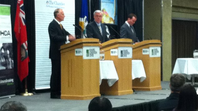 Les chefs des trois principaux partis politiques manitobains ont participé à un débat organisé par la Chambre de Commerce de Winnipeg.