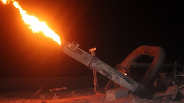 Un gazoduc égyptien en feu à la suite d'une attaque par des hommes armés, en septembre 2011.