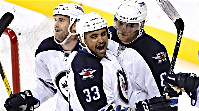 Andrew Ladd, Dustin Byfuglien et Nik Antropov