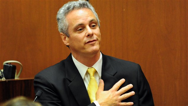 Le cardiologue Alon Steinberg témoigne lors du procès du Dr Conrad Murray.
