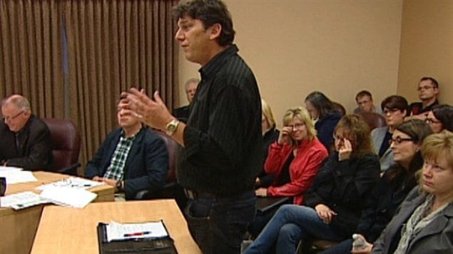 Des parents ont tenté de convaincre la commission scolaire Sturgeon, au nord d'Edmonton, mercredi soir pour abolir la récitation de la prière dans leur école publique.
