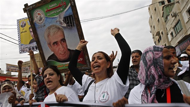 Des Palestiniens célèbrent l'accord prévoyant la libération d'un millier de détenus palestiniens (Gaza, 12 octobre 2011).