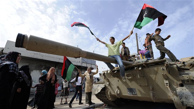 Enfants libyens célébrant la libération du pays