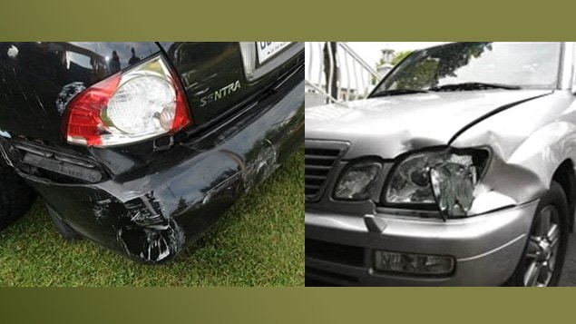 La voiture de marque Lexus (droite) de la famille Shafia a des traces d'impact qui correspondent à celles sur l'autre voiture, la Nissan (gauche), retrouvée dans le canal Rideau, a indiqué un expert en reconstitution de scènes d'accident de la Police provinciale de l'Ontario (26 octobre 2011).