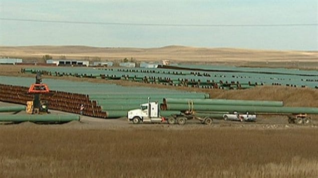 Des tuyaux du projet pipeline Keystone XL de TransCanada sont empilés près de Gascoyne, au Dakota du Nord.