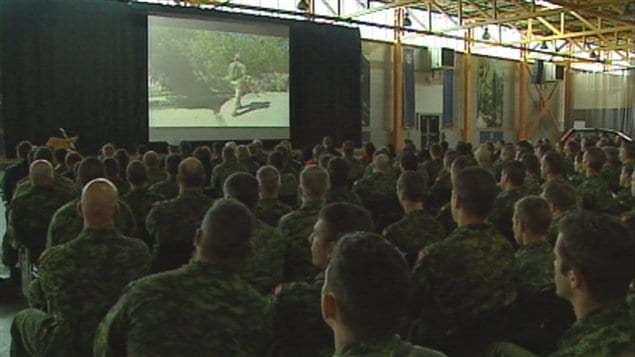 Les militaires de Valcartier ont été nombreux à assister à la projection sur le Royal 22e Régiment.