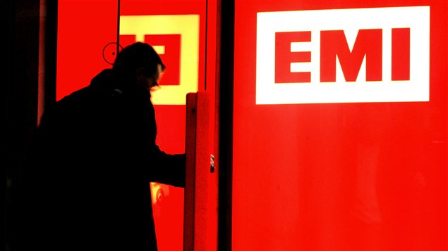 La porte d'entrée d'un bureau d'EMI, à Londres.