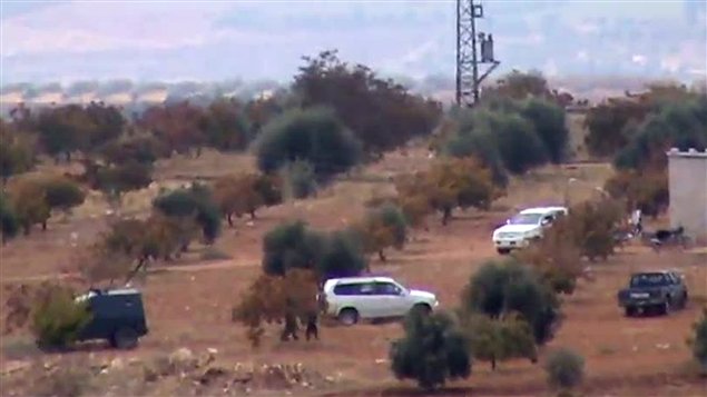 Cette photo, extraite d'une vidéo publiée sur You Tube, montrerait un raid de l'armée syrienne au nord de Hama. AFP n'est pas en mesure de vérifier l'authenticité de cette vidéo.