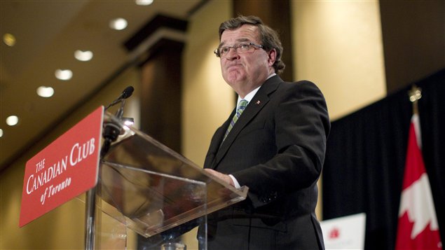 Le ministre des Finances du Canada, Jim Flaherty, prononce un discours devant le Canadian Club à Toronto, le 25 novembre 2011.