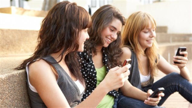 ados adolescentes iPod téléphones intelligents