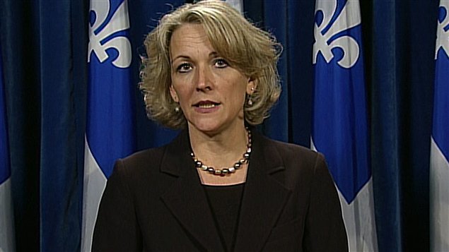 La ministre du travail, Lise Thériault, affirme avoir remis des enregistrements aux policiers.
