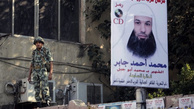 Affiche électorale d'un candidat islamiste aux législatives égyptiennes