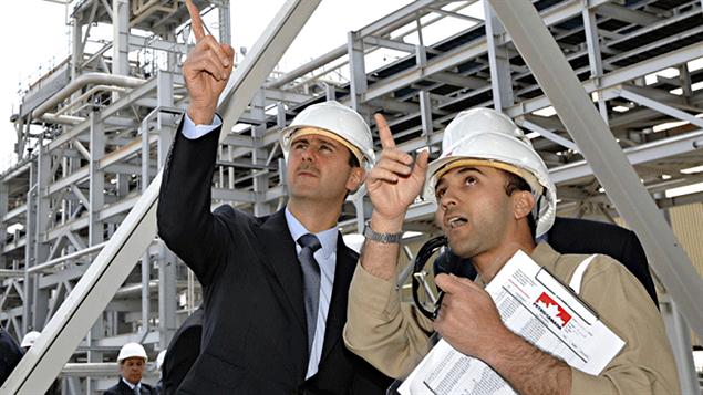 Le président syrien Bashar Al-Assad visite une usine de gaz naturel gérée par Suncor